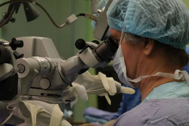 микроскоп Давыдов микрохирургия